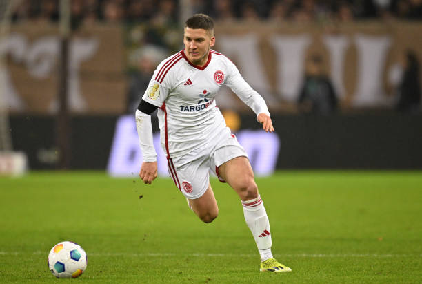 趙維倫表現出色但未能取勝 8投5中得12分7籃板4失誤 最後17秒錯失扳平和絕平機會.