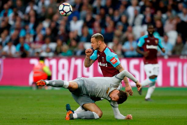 点燃全场！刘铮反击三分不中，威尔逊高高跃起完成暴力补扣.